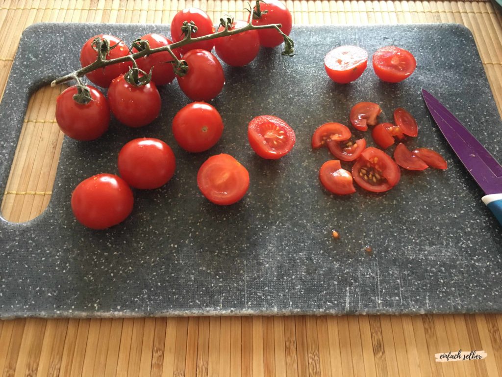 Kirschtomaten mundgerecht geschnitten